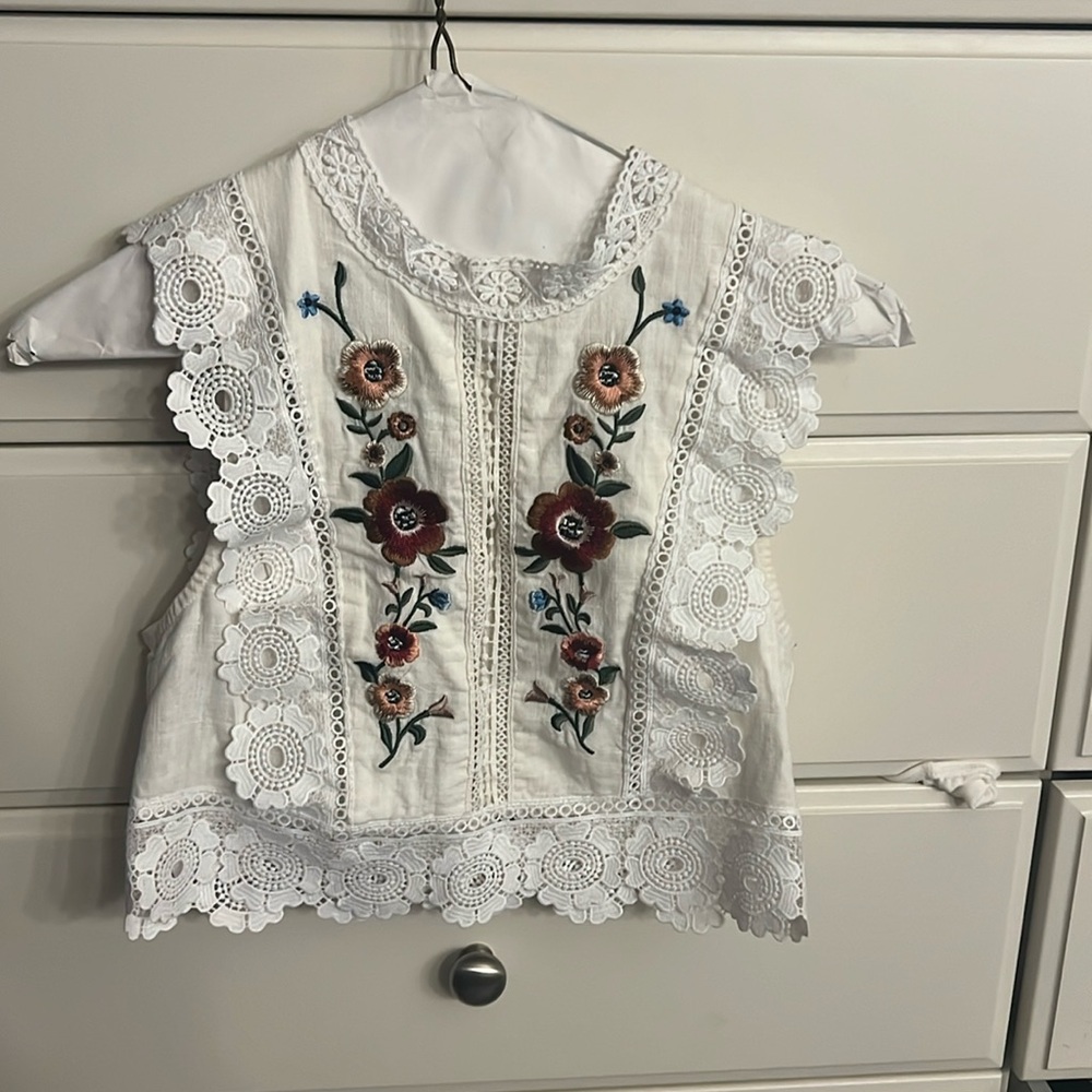 Forever 21 embroidered crop top